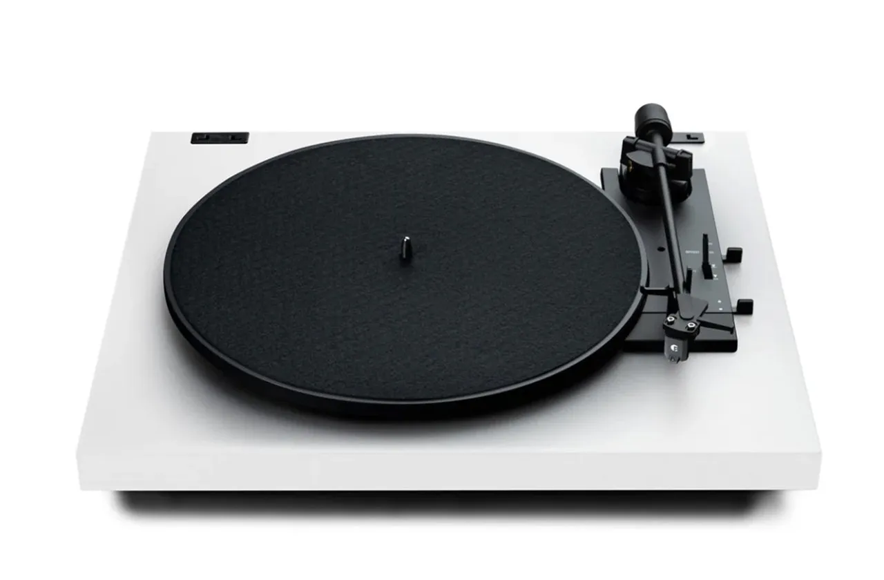 Pro-Ject A1.2 OM10 White Fully automatic turntable