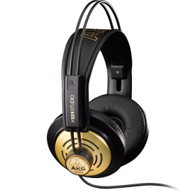 AKG K121