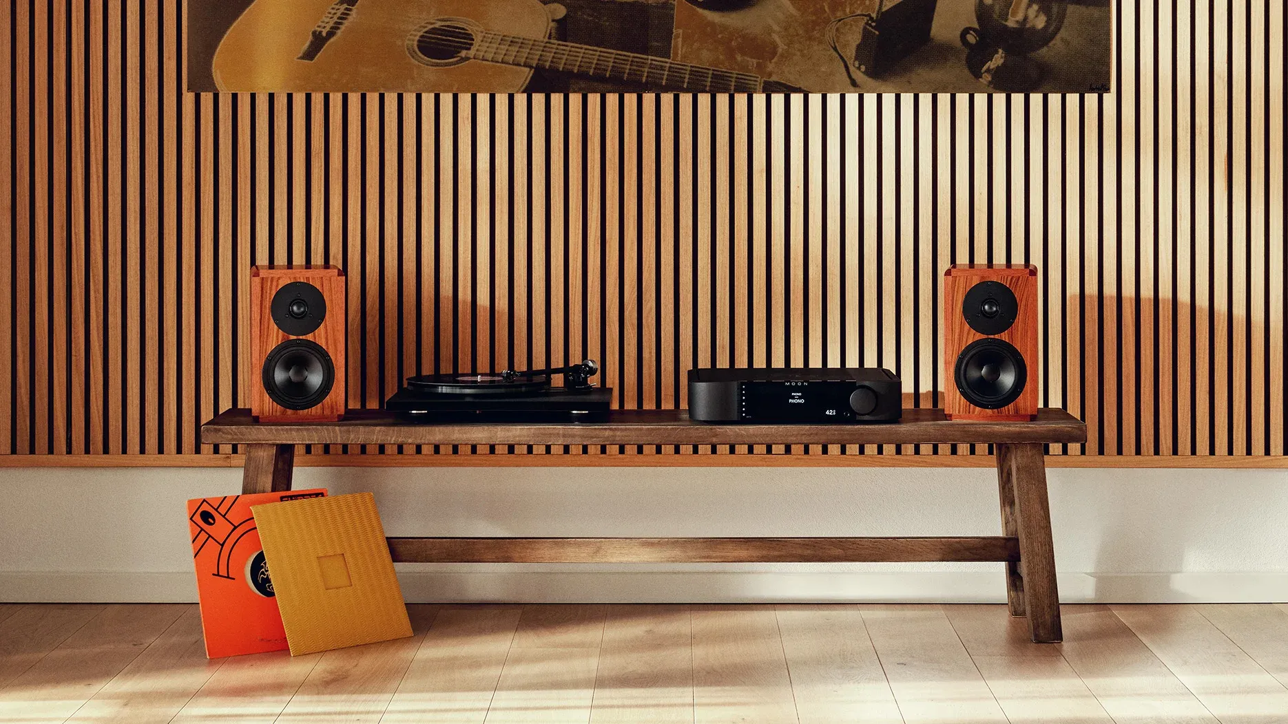 Dynaudio Legend: датская премьера роскошных компактных колонок на AXPONA 2026