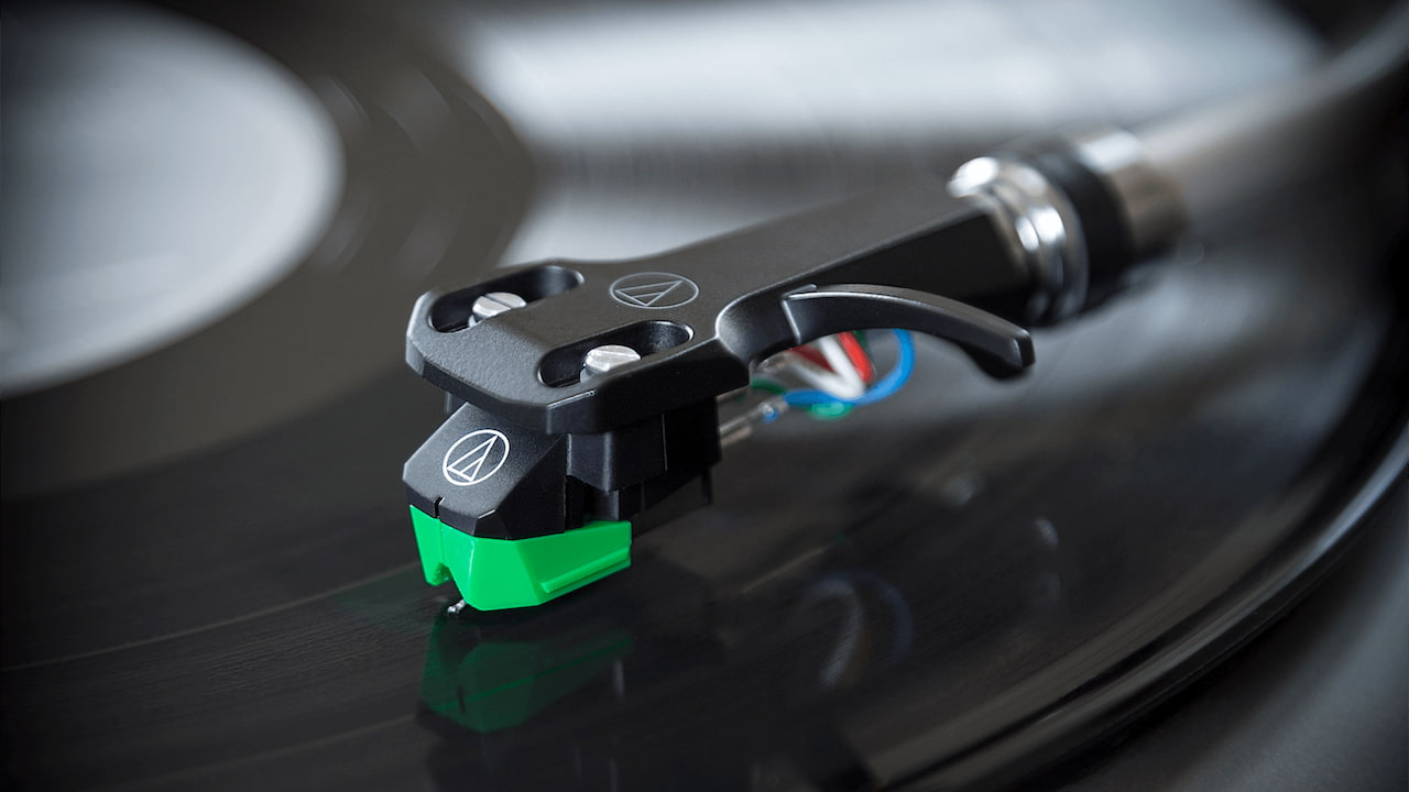 Audio-Technica представила новый картридж AT-VM95EBK для доступного апгрейда винила