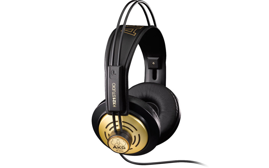 AKG K121