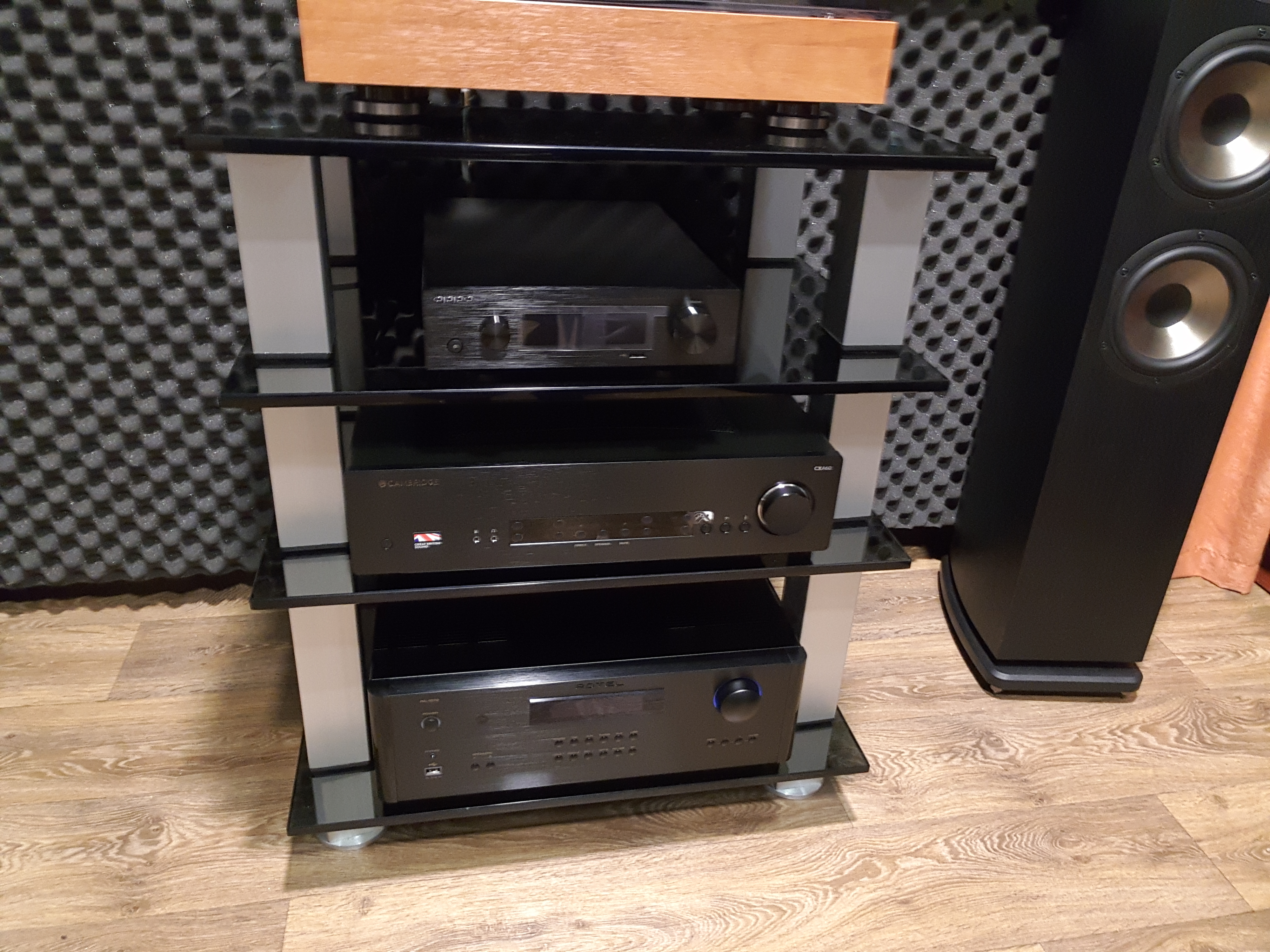 Titan - Elite Hi-Fi stand 503 (Black Glass)