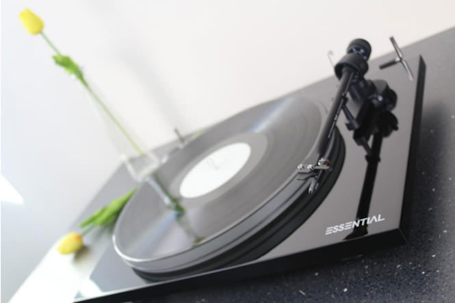 Pro-Ject выпустил демократичную модель вертушки Essential III 