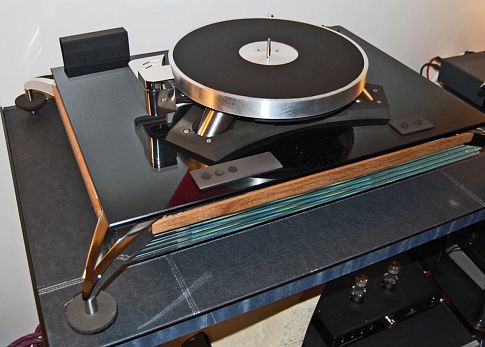 Проигрыватель винила Pink Triangle Preference