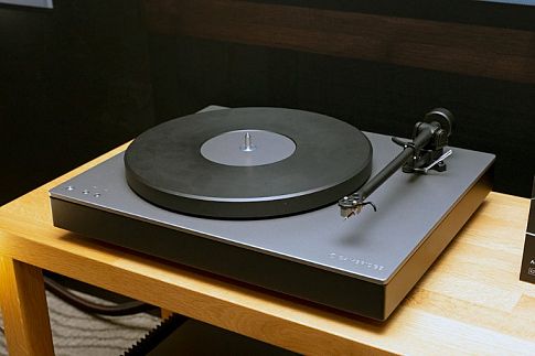 Первый проигрыватель винила Cambridge Audio Alva TT
