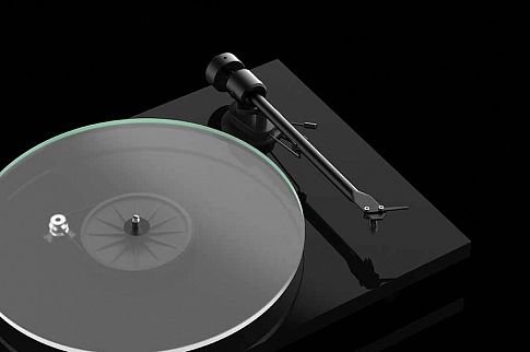 Бюджетный проигрыватель винила Pro-Ject T1.
