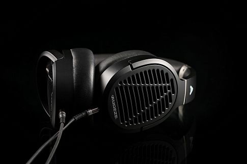 Audeze LCD-1 - компактность и звучание