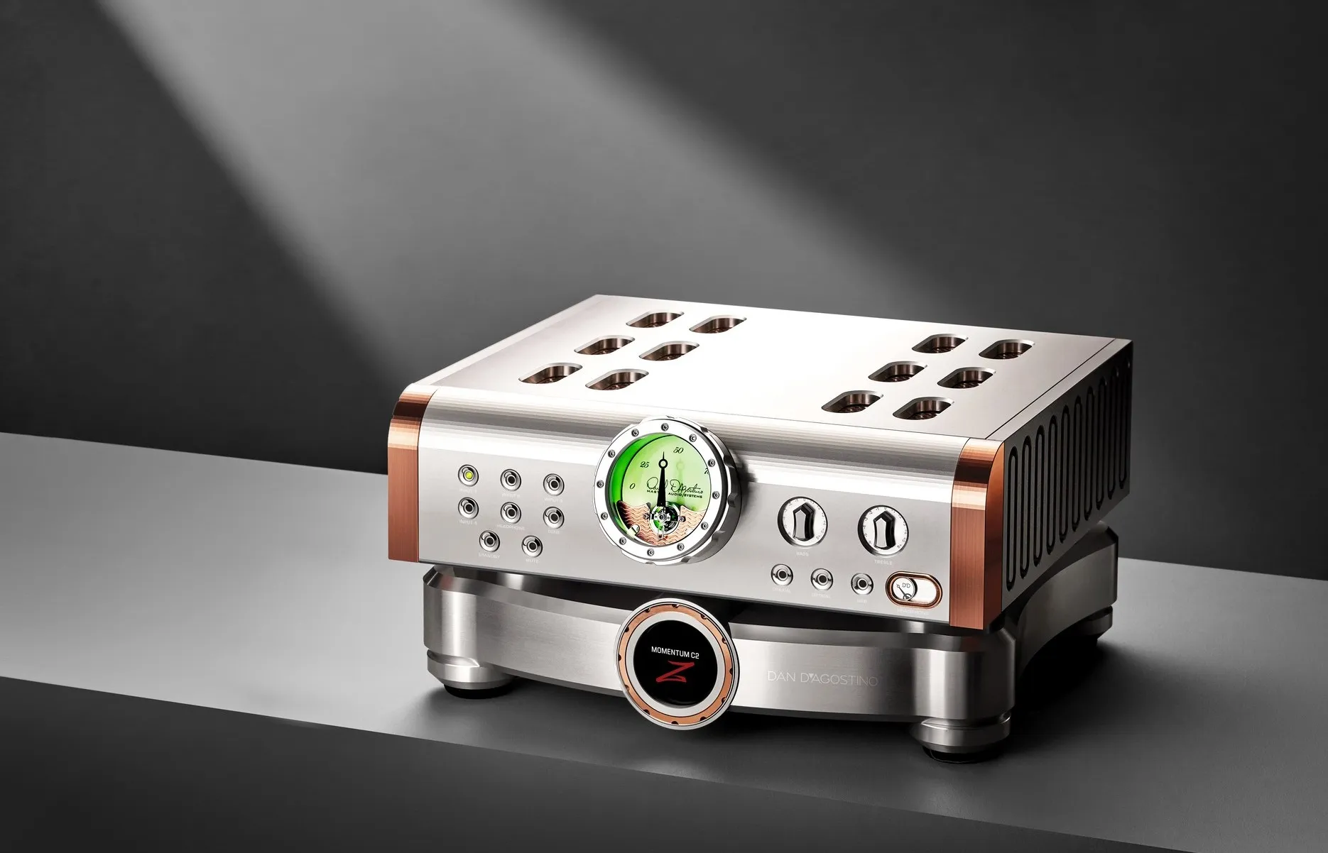 Dan D’Agostino Momentum C2Z: новий попередній підсилювач, створений для ідеальної синергії